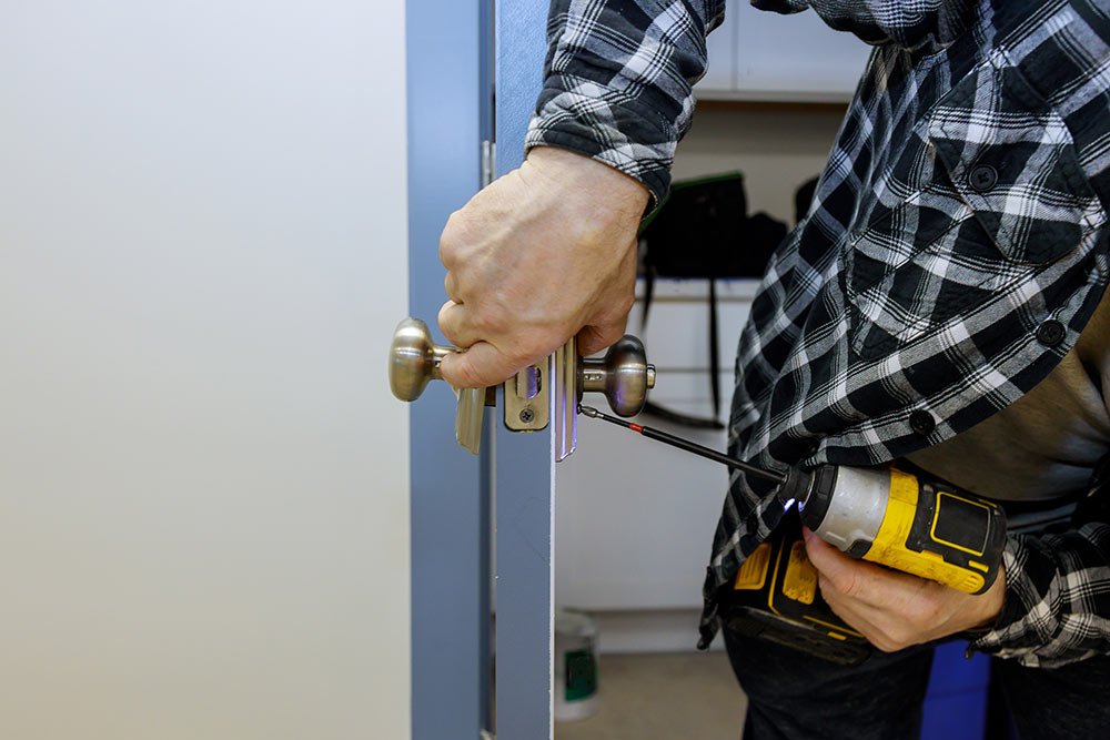 cuanto-cuesta-un-cerrajero-para-abrir-una-puerta