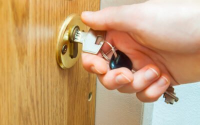 Guía completa y rápida para cambiar la cerradura de una puerta blindada antigua